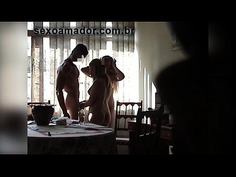 ❤️ Ang mga higala sa sekso nagdapit sa usa ka higante nga lalaki ug usa ka tulo nga kauban niya Porn video sa amon ☑
