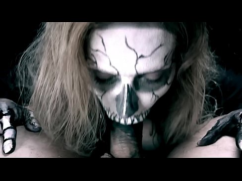 ❤️ Demon nga babaye nga nagsuso sa manok uban sa iyang itom nga baba ug gilamoy cum. Porn video sa amon ☑