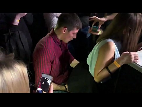 ❤️ Tinuod nga sekso sa usa ka nightclub sa Russia. Ang 18-anyos nga Ruso nga babaye sa anus ug puwerta nakighilawas sa usa ka nightclub Porn video sa amon ☑