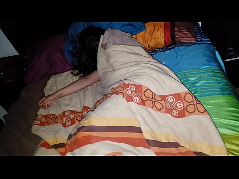 ❤️ Stepson nga gibadlong ang iyang batan-ong ina-ina samtang siya natulog. Porn video sa amon ☑