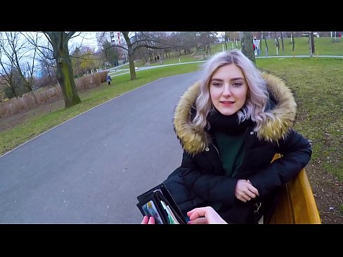 ❤️ Gitulon ang init nga cum sa usa ka estranghero alang sa kuwarta - blowjob sa parke ni Eva Elfie Porn video sa amon ☑